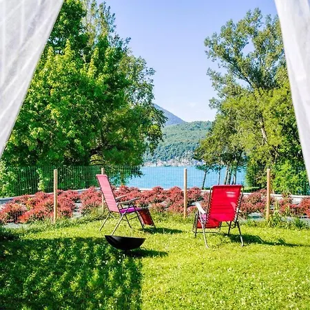 Cabana & Les Pieds Dans L'Eau Duingt Exterior photo